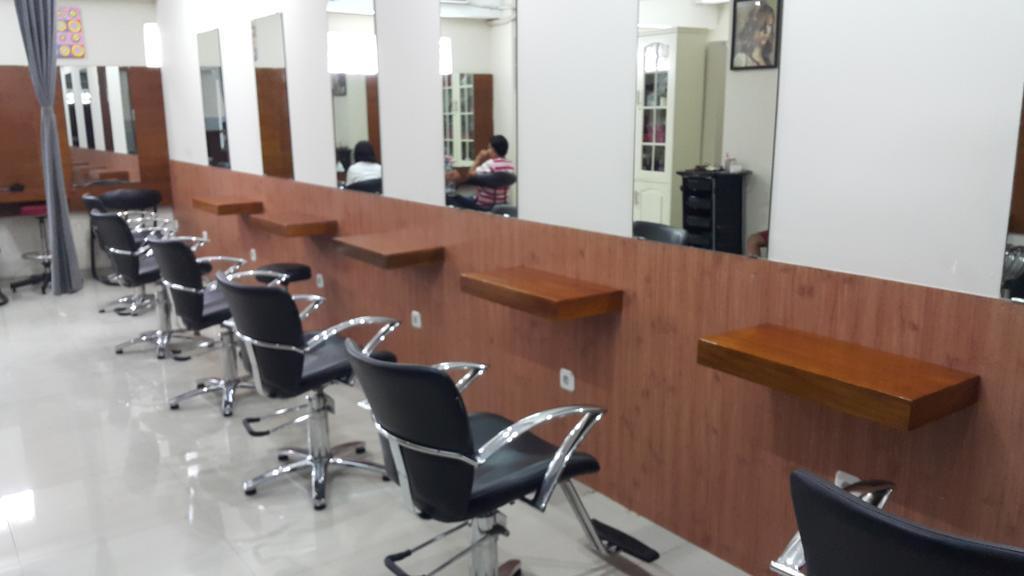 Biz Hotel City Center Ambon Esterno foto