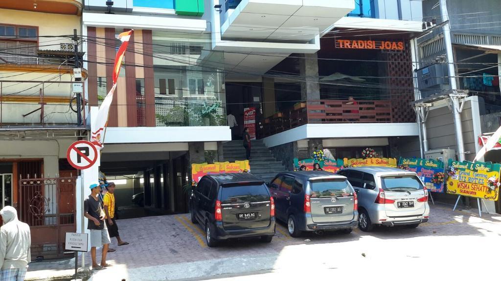Biz Hotel City Center Ambon Esterno foto