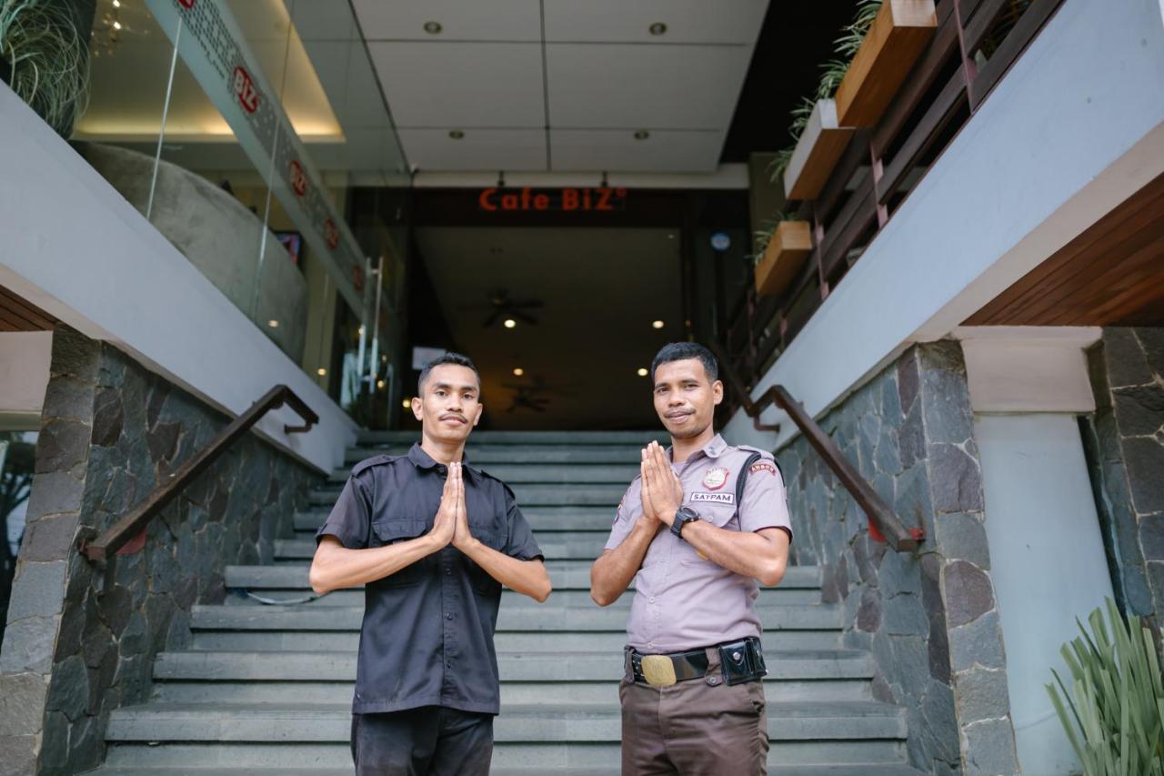 Biz Hotel City Center Ambon Esterno foto