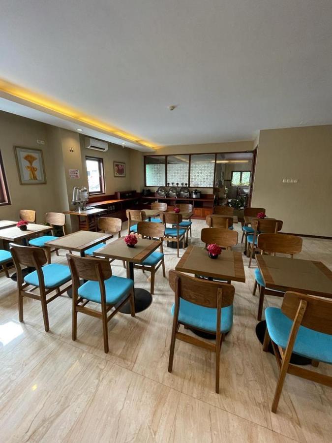 Biz Hotel City Center Ambon Esterno foto