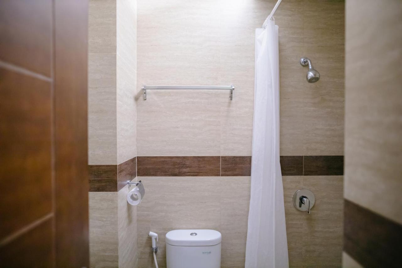 Biz Hotel City Center Ambon Esterno foto