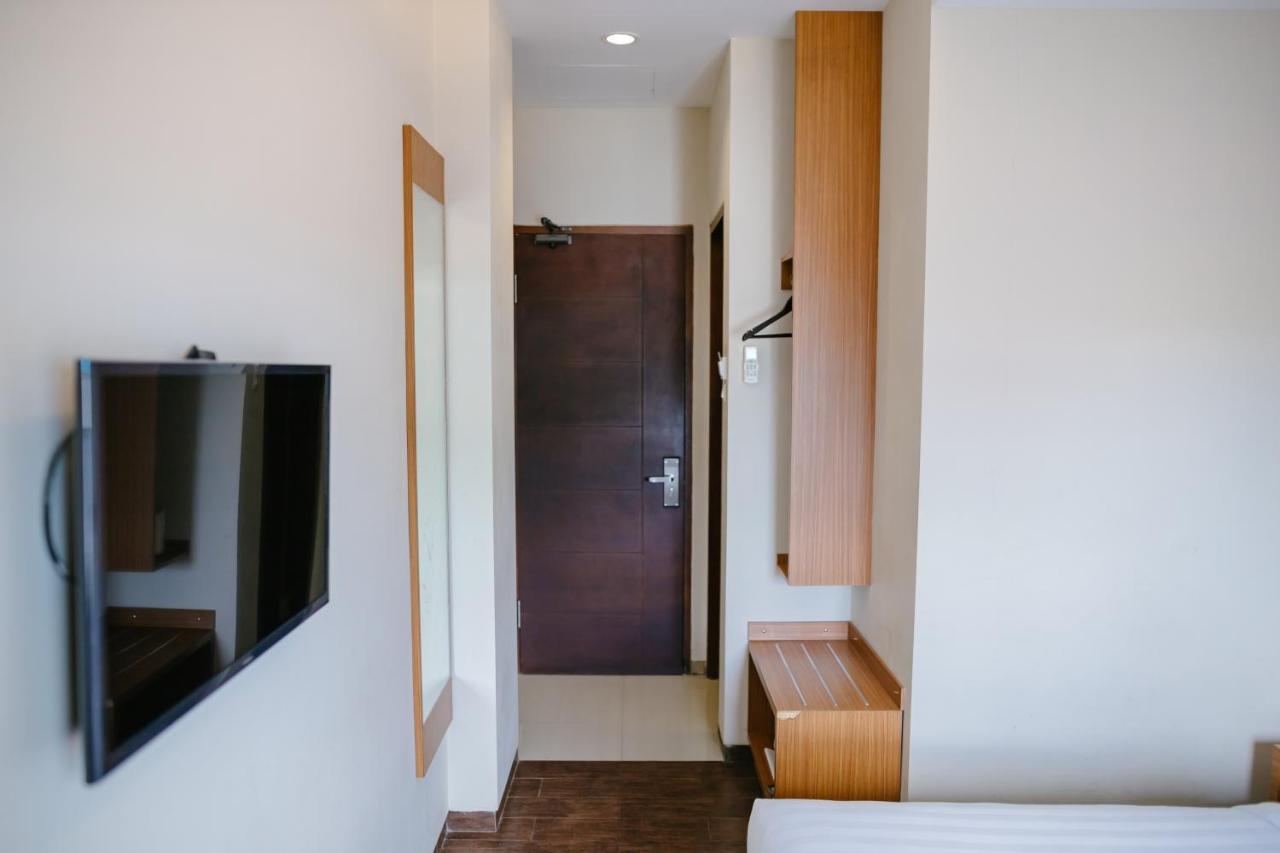 Biz Hotel City Center Ambon Esterno foto