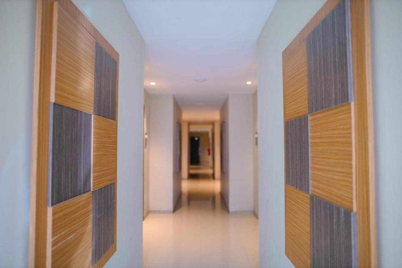 Biz Hotel City Center Ambon Esterno foto