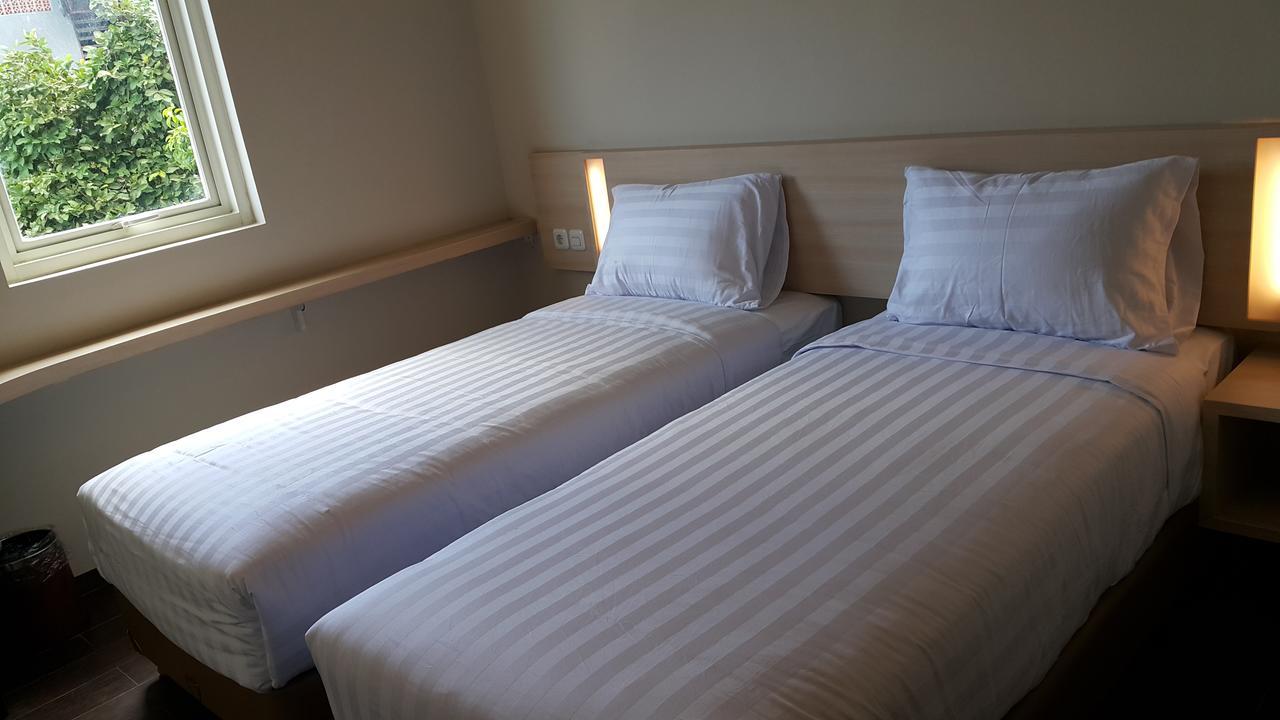Biz Hotel City Center Ambon Esterno foto