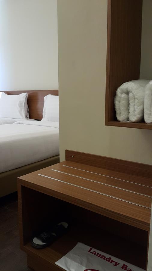 Biz Hotel City Center Ambon Esterno foto