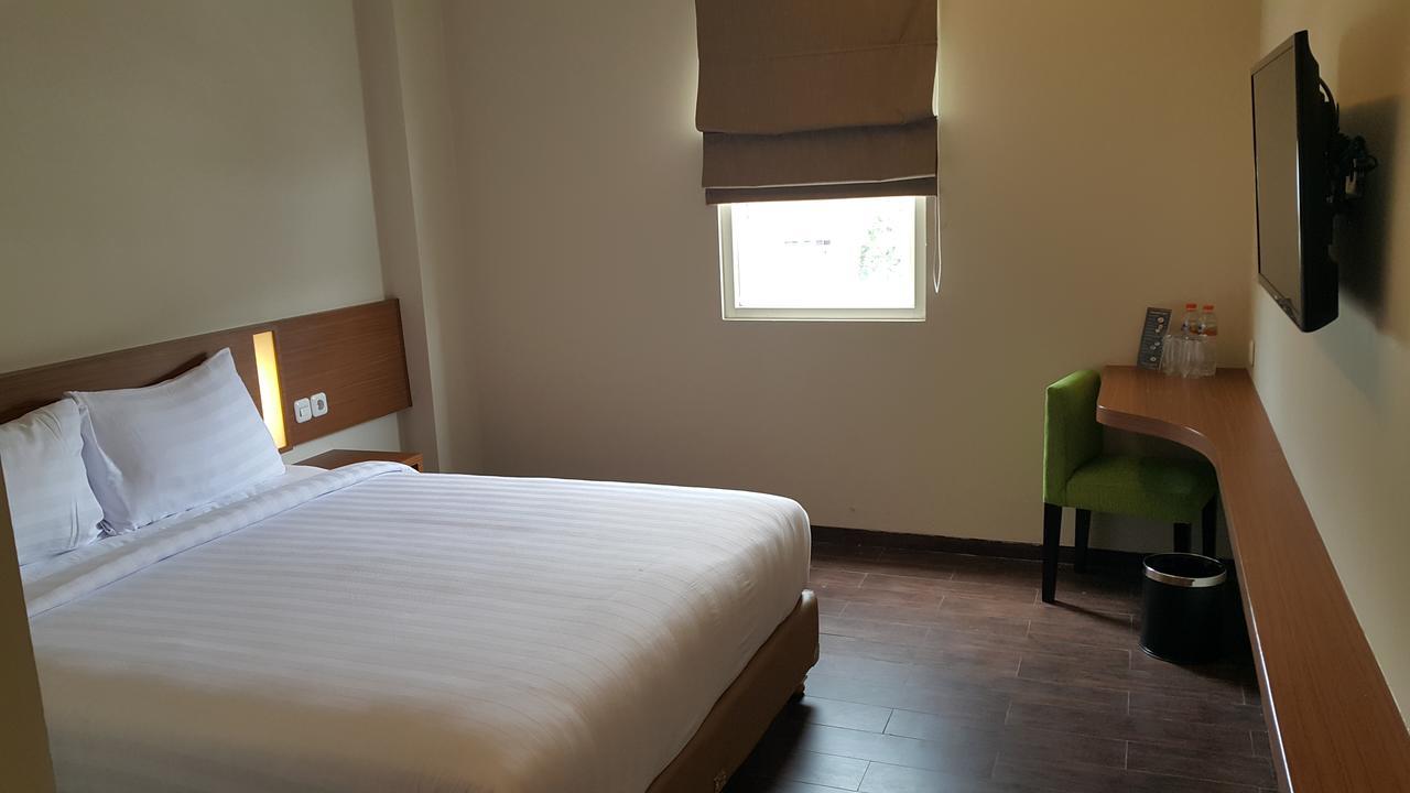 Biz Hotel City Center Ambon Esterno foto