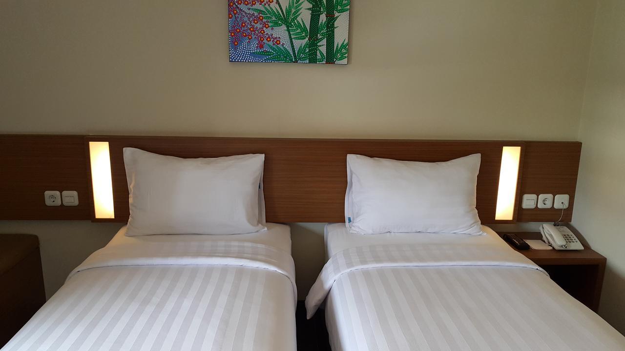 Biz Hotel City Center Ambon Esterno foto