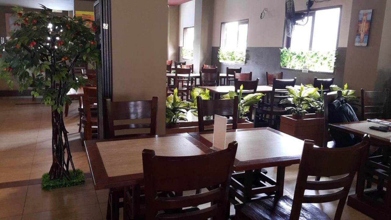 Biz Hotel City Center Ambon Esterno foto