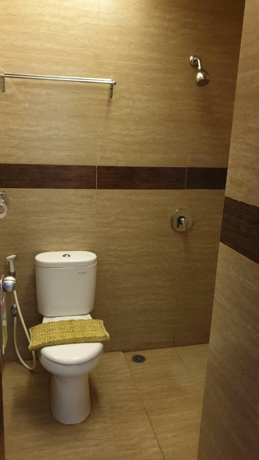 Biz Hotel City Center Ambon Esterno foto