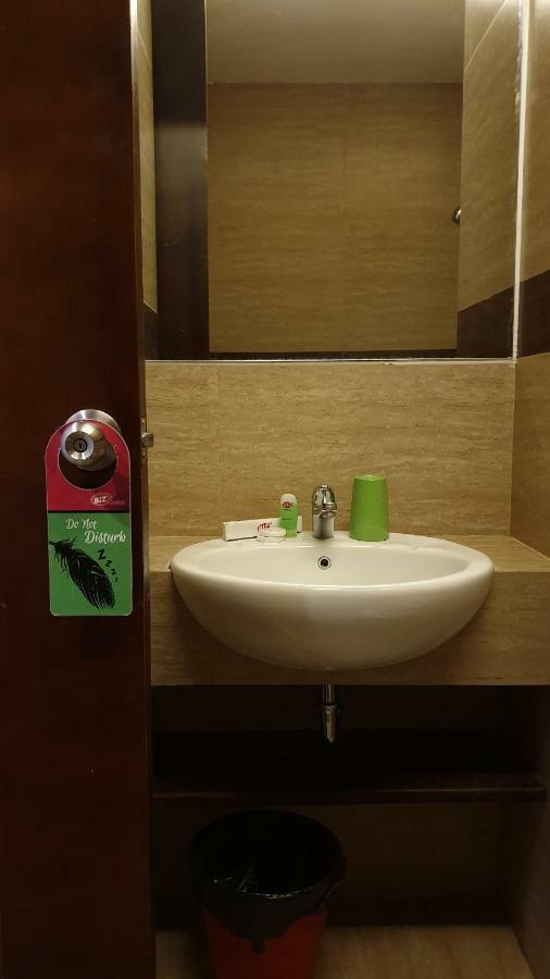 Biz Hotel City Center Ambon Esterno foto